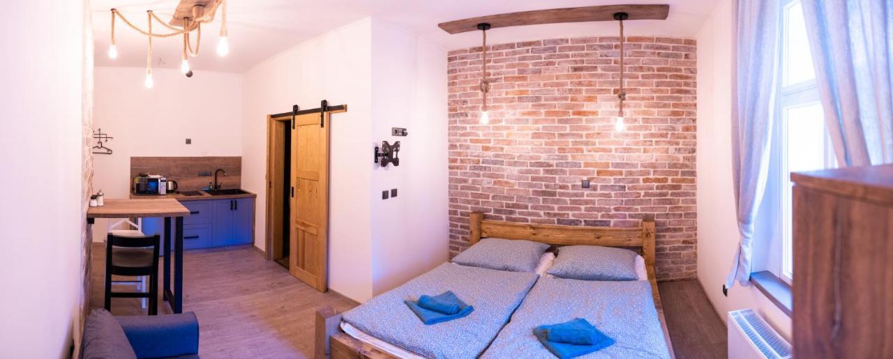 Penzion U Orloje Zatec  Ngoại thất bức ảnh